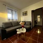Mimi - Airport Apartman Pula
