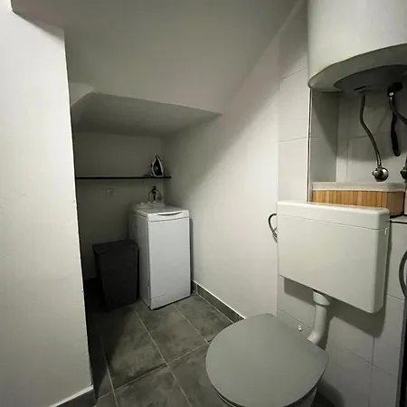 Mimi - Airport * Póla