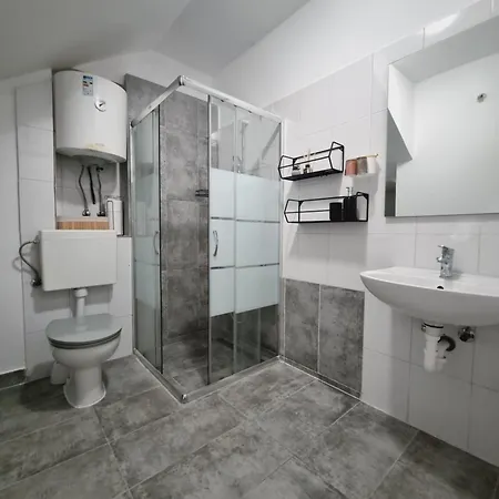 Mimi - Airport Apartman *