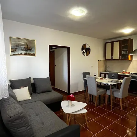 Mimi - Airport Apartamento Pula