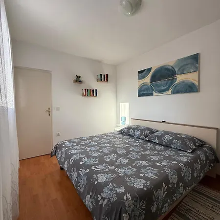 Mimi - Airport Apartamento