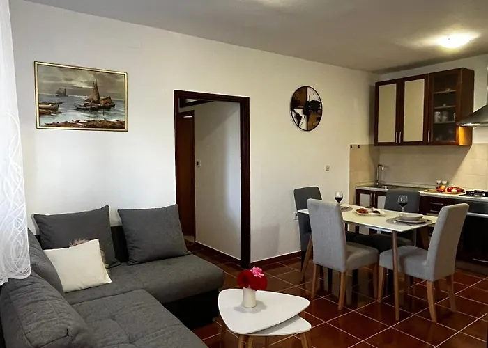 Mimi - Airport Daire Pula