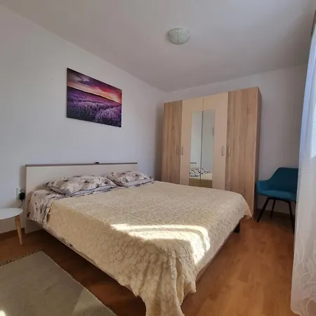 Mimi - Airport Apartament *